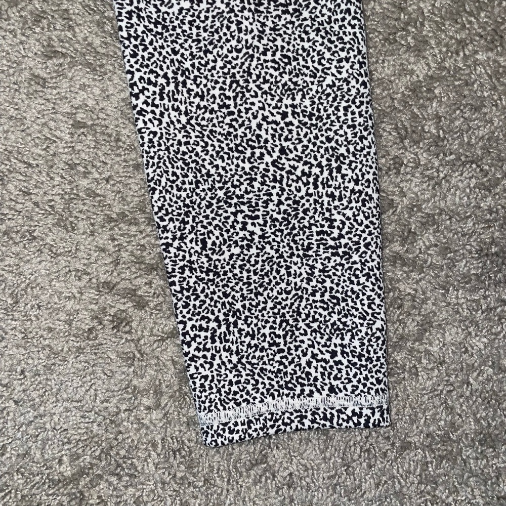Athleta Salutation Stash II Textured Tight - Picture 2 of 5
